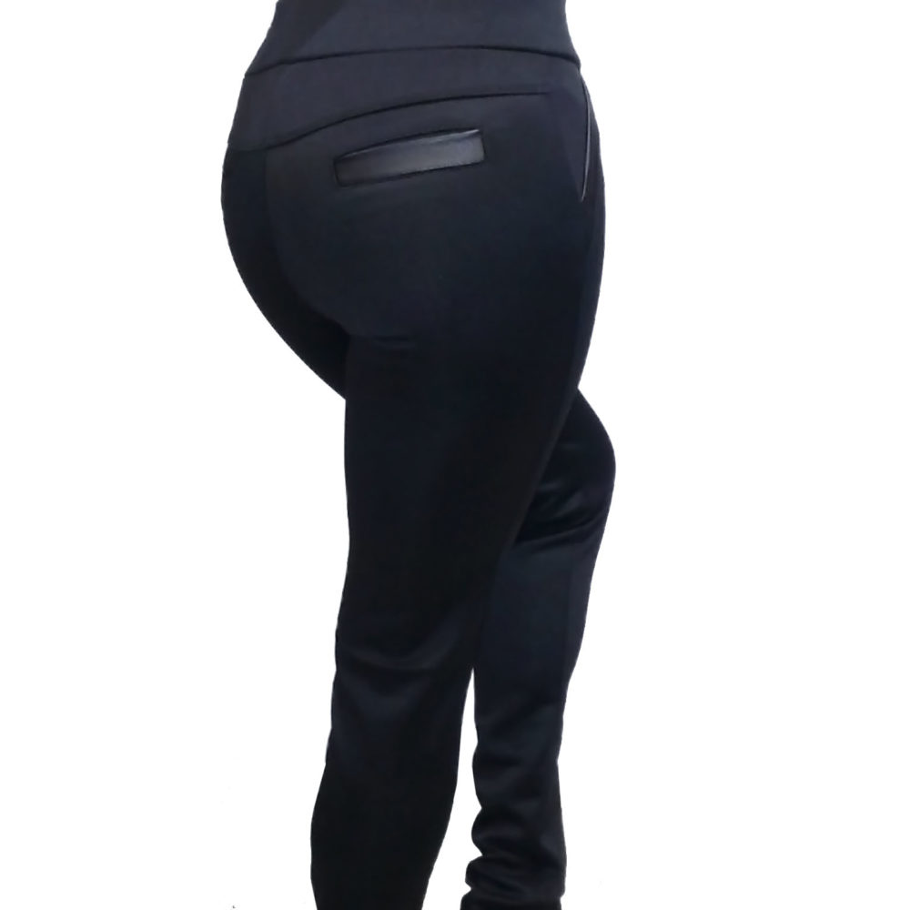 Черные брюки-легинсы с кожаными карманами - купить в интернет-магазине